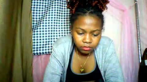 Snapshot of lara_belle chatting on June 11, 2:53 am lara_belle online show from June 11, 2:53 am