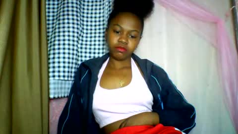 Snapshot of lara_belle chatting on June 13, 8:18 pm lara_belle online show from June 13, 8:18 pm