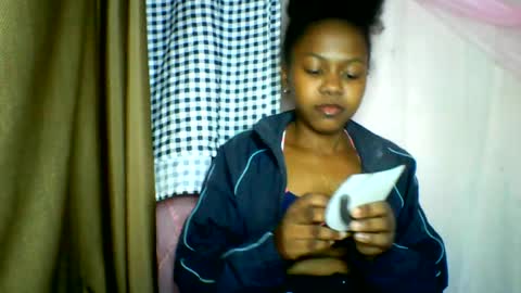 Snapshot of lara_belle chatting on June 15, 10:28 am lara_belle online show from June 15, 10:28 am