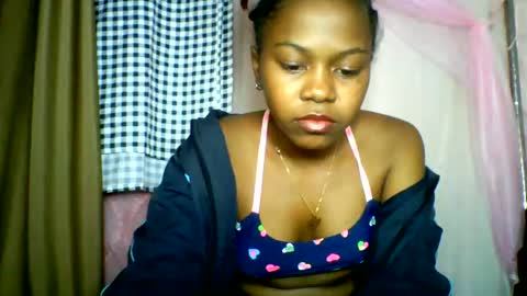 Snapshot of lara_belle chatting on June 15, 10:34 pm lara_belle online show from June 15, 10:34 pm