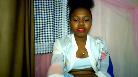 Snapshot of lara_belle chatting on June 21, 1:13 pm lara_belle online show from June 21, 1:13 pm