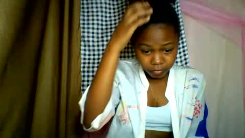 Snapshot of lara_belle chatting on June 22, 1:51 am lara_belle online show from June 22, 1:51 am