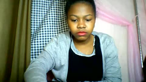 Snapshot of lara_belle chatting on June 28, 4:29 am lara_belle online show from June 28, 4:29 am
