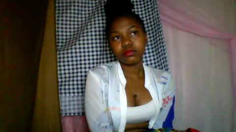 Snapshot of lara_belle chatting on July 14, 2:49 am lara_belle online show from July 14, 2:49 am