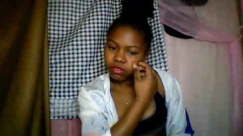 Snapshot of lara_belle chatting on July 15, 11:37 am lara_belle online show from July 15, 11:37 am