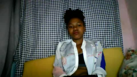 Snapshot of lara_belle chatting on July 28, 8:21 am lara_belle online show from July 28, 8:21 am