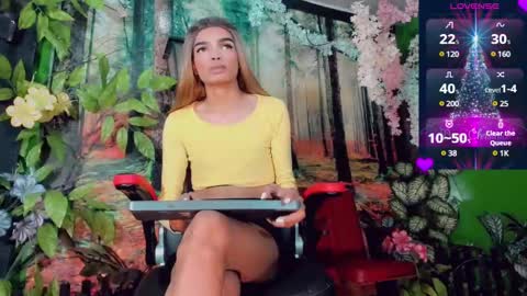 Snapshot of lara_brunette chatting on December 6, 11:22 am Lara Brunette  online show from December 6, 11:22 am