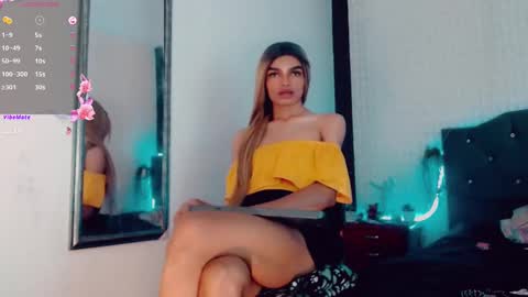 Snapshot of lara_brunette chatting on December 20, 3:53 pm Lara Brunette  online show from December 20, 3:53 pm