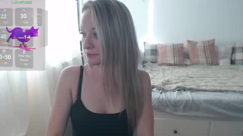 Snapshot of lara_c_rau chatting on September 15, 2:28 pm Lara online show from September 15, 2:28 pm