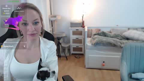 Snapshot of lara_c_rau chatting on October 2, 4:03 pm Lara online show from October 2, 4:03 pm