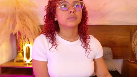 lara_curly online show from April 13, 10:10 am