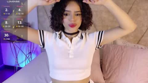 Snapshot of lara_gil_ chatting on December 20, 8:05 pm Lara Gill online show from December 20, 8:05 pm