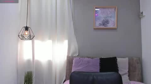      700  200   online show from December 5, 7:43 pm