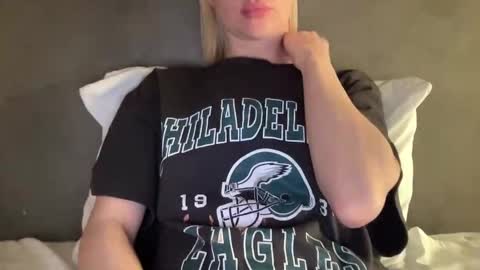 Snapshot of lara_neon chatting on February 24, 6:04 pm Lara Neon online show from February 24, 6:04 pm