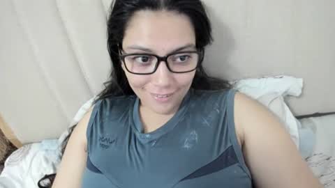 Snapshot of laracamille chatting on September 24, 3:21 am lara online show from September 24, 3:21 am