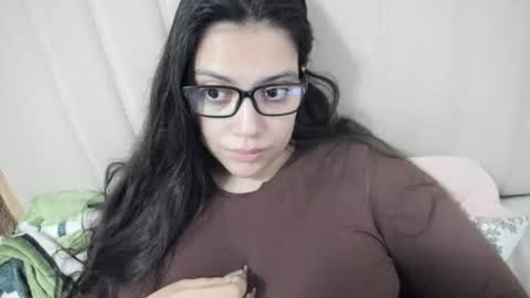 Snapshot of laracamille chatting on October 4, 1:36 am lara online show from October 4, 1:36 am