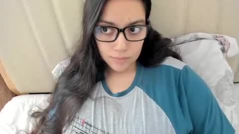 lara online show from March 7, 3:31 pm