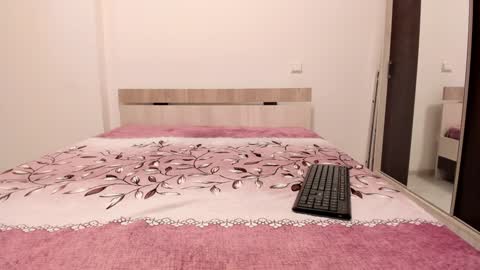 Snapshot of laracara chatting on January 10, 8:18 am Lara online show from January 10, 8:18 am