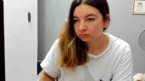 Snapshot of laracat18 chatting on July 7, 9:24 am Lara online show from July 7, 9:24 am