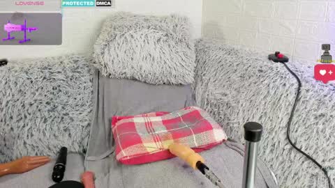 Lara online show from March 29, 9:15 pm