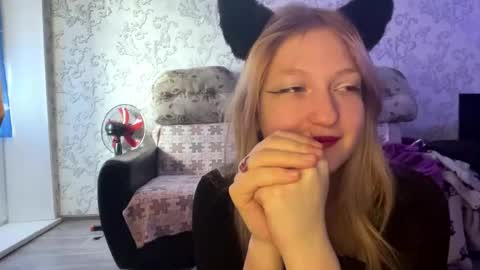 Lily online show from April 21, 8:42 am