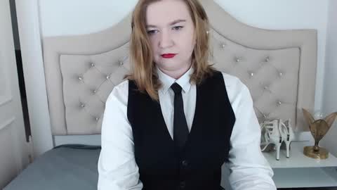 Snapshot of laraflirt chatting on December 8, 9:57 am LaraFlirt online show from December 8, 9:57 am