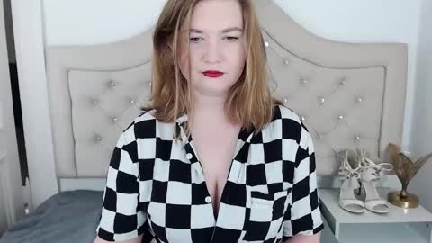 Snapshot of laraflirt chatting on February 5, 10:33 pm LaraFlirt online show from February 5, 10:33 pm