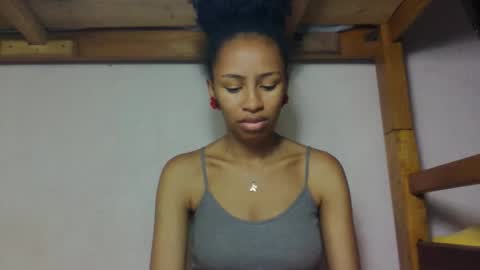 Snapshot of larah98 chatting on February 5, 7:35 am larah98 online show from February 5, 7:35 am