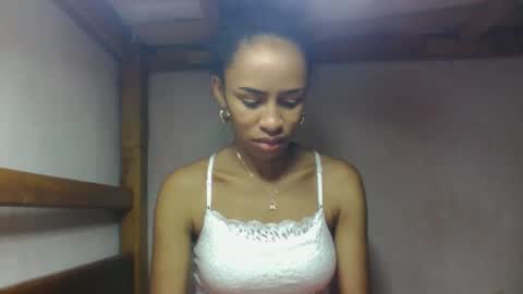 Snapshot of larah98 chatting on February 6, 7:17 pm larah98 online show from February 6, 7:17 pm