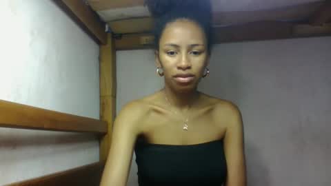 Snapshot of larah98 chatting on February 8, 6:28 am larah98 online show from February 8, 6:28 am