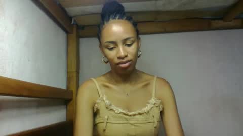 Snapshot of larah98 chatting on February 20, 9:10 am larah98 online show from February 20, 9:10 am