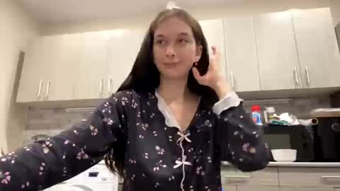 lara online show from March 29, 7:14 pm