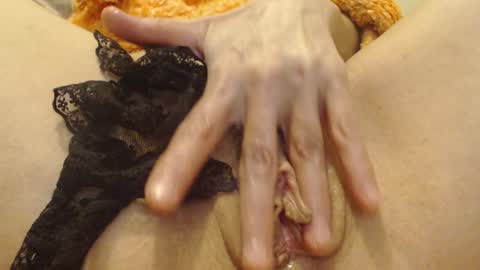 laralhotr online show from December 31, 1:30 pm