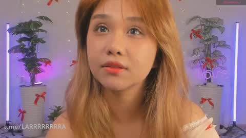 Snapshot of laramiaa chatting on April 24, 10:23 pm Lara online show from April 24, 10:23 pm