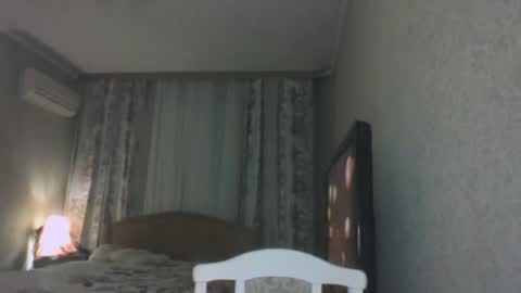 Snapshot of laramrs chatting on April 18, 7:58 pm laramrs online show from April 18, 7:58 pm