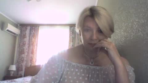 Snapshot of laramrs chatting on June 19, 4:00 pm laramrs online show from June 19, 4:00 pm