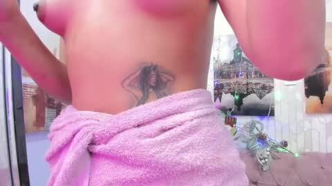 Snapshot of laramurphy chatting on December 13, 1:37 am Lara Murphy online show from December 13, 1:37 am