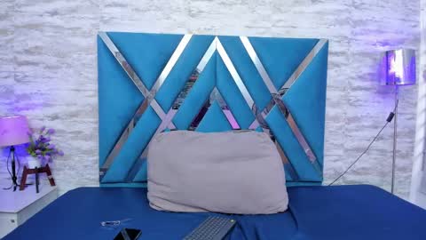 Snapshot of laramurphy chatting on February 17, 9:41 pm Lara Murphy online show from February 17, 9:41 pm