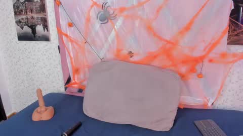 Snapshot of laramurphy chatting on October 22, 4:13 am Lara Murphy online show from October 22, 4:13 am