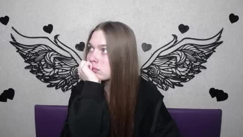 LaraPika online show from February 8, 6:00 pm