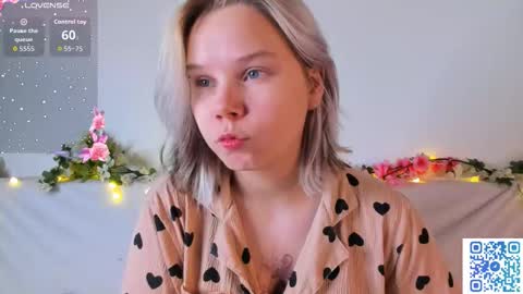 Snapshot of large_ocean chatting on November 7, 1:38 am Rose online show from November 7, 1:38 am