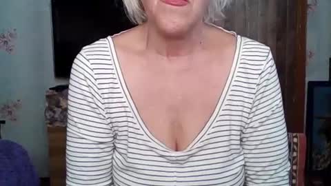 larisaq4ugo24 online show from July 13, 7:33 am