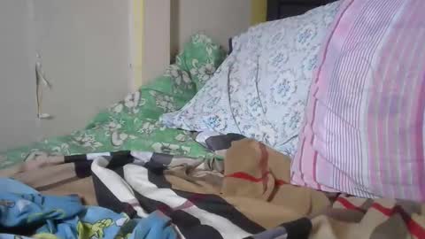 Snapshot of larissah99 chatting on March 2, 6:58 am larissah99 online show from March 2, 6:58 am