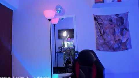 Snapshot of larry_stewart chatting on May 29, 11:36 pm larry_stewart online show from May 29, 11:36 pm
