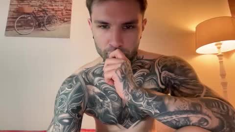 Snapshot of larsskeet chatting on December 21, 12:23 pm larsskeet online show from December 21, 12:23 pm