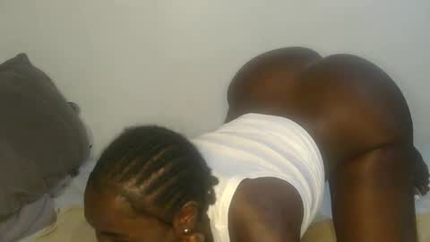 larvy12 online show from April 6, 1:14 am