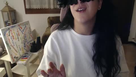 Snapshot of lasolitaauri chatting on March 1, 10:42 pm Auri online show from March 1, 10:42 pm