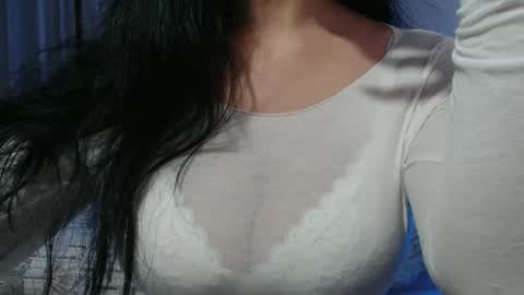 Auri online show from April 8, 11:37 pm