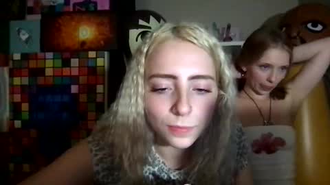 Snapshot of latenightkash chatting on February 28, 7:31 am Roxy blue online show from February 28, 7:31 am