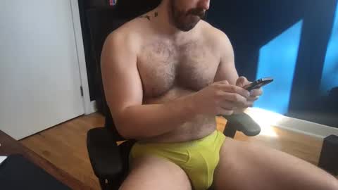 Snapshot of latenightlunch chatting on February 24, 3:54 pm Latenightlunch online show from February 24, 3:54 pm